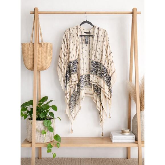 Vince Camuto Tops - Vince Camuto Boho Ivory Tassle Kimono New One Size